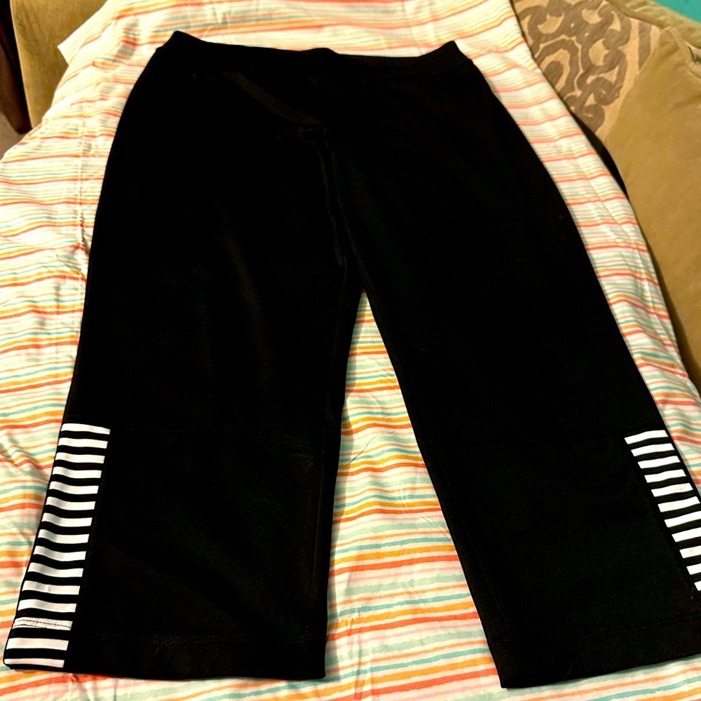 Chico’s Zenergy 0 leggings with extra detail on the leg bottoms